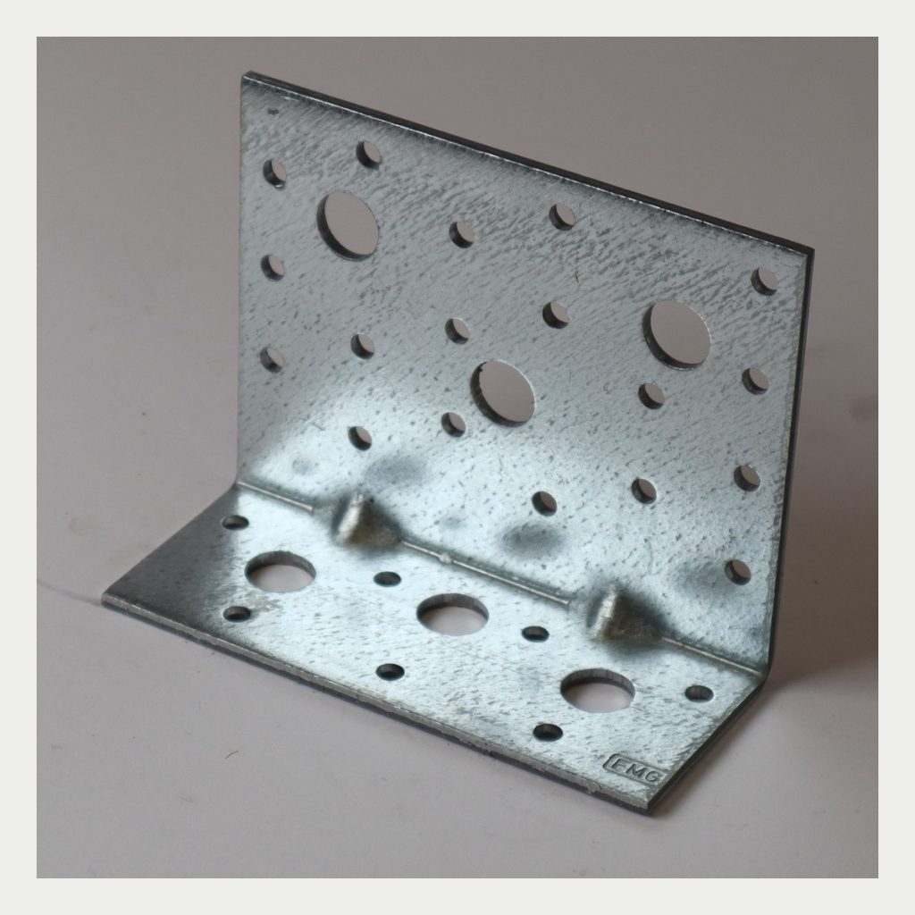 Kulmalevy 90x48x116x3,0 – tuote 400015