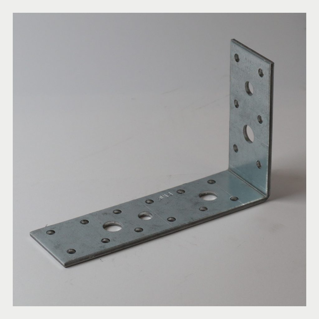 Kulmalevy 140x90x40x3,0 – tuote 400023
