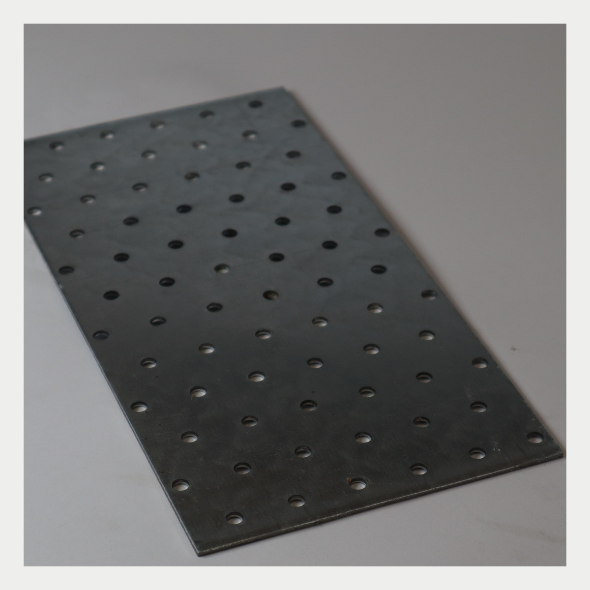 Spikpl&aring;t 120x240x2,0 &ndash; artikel 400319