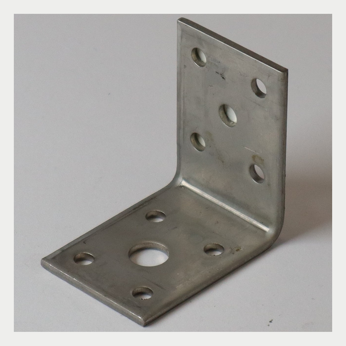 Vinkelbeslag A4 Syrafast 50x50x35x2,5 &ndash; artikel 400402