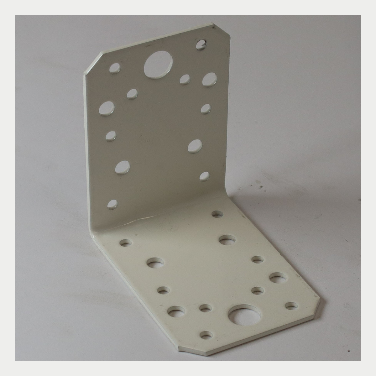 Angle bracket painted 90x90x65x2,5 (white) – product 401366