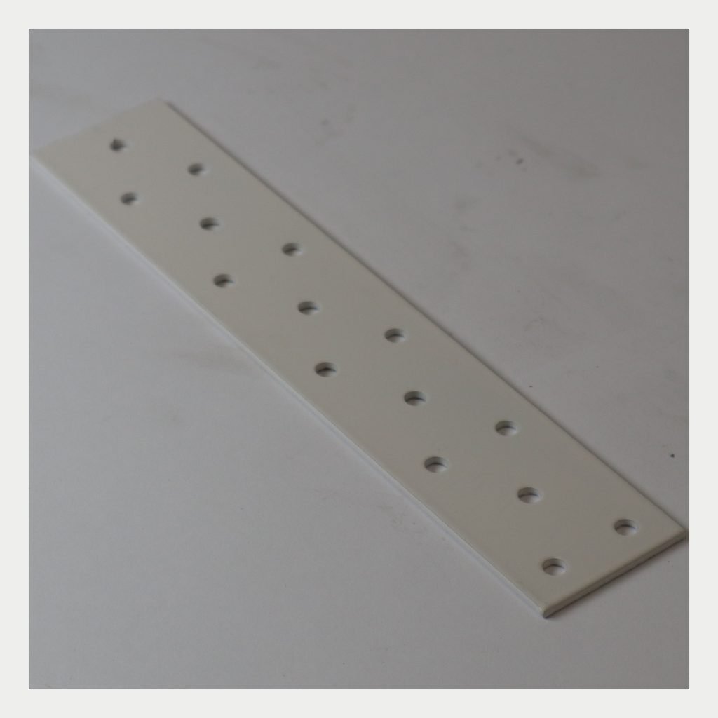 Naulauslevy maalattu 40x200x2,0 (valkoinen) – tuote 401372